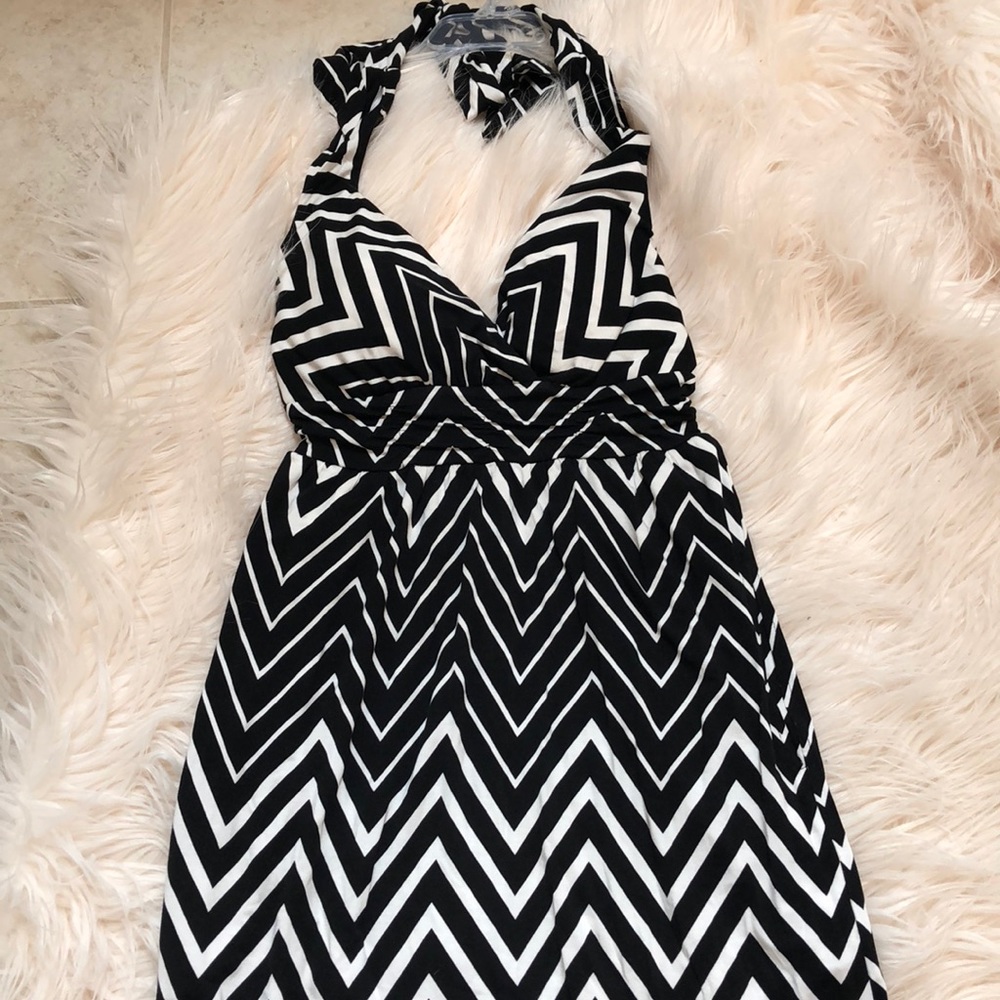 Soma Back & White Chevron Halter Maxi Dress